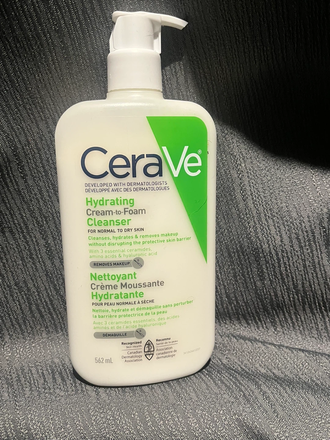 CeraVe Hydrating Cream-to-Foam Cleanser 562 mL