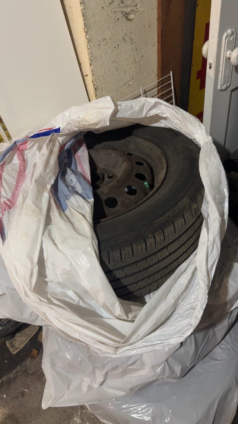 4 pneus 195/65R15 tires