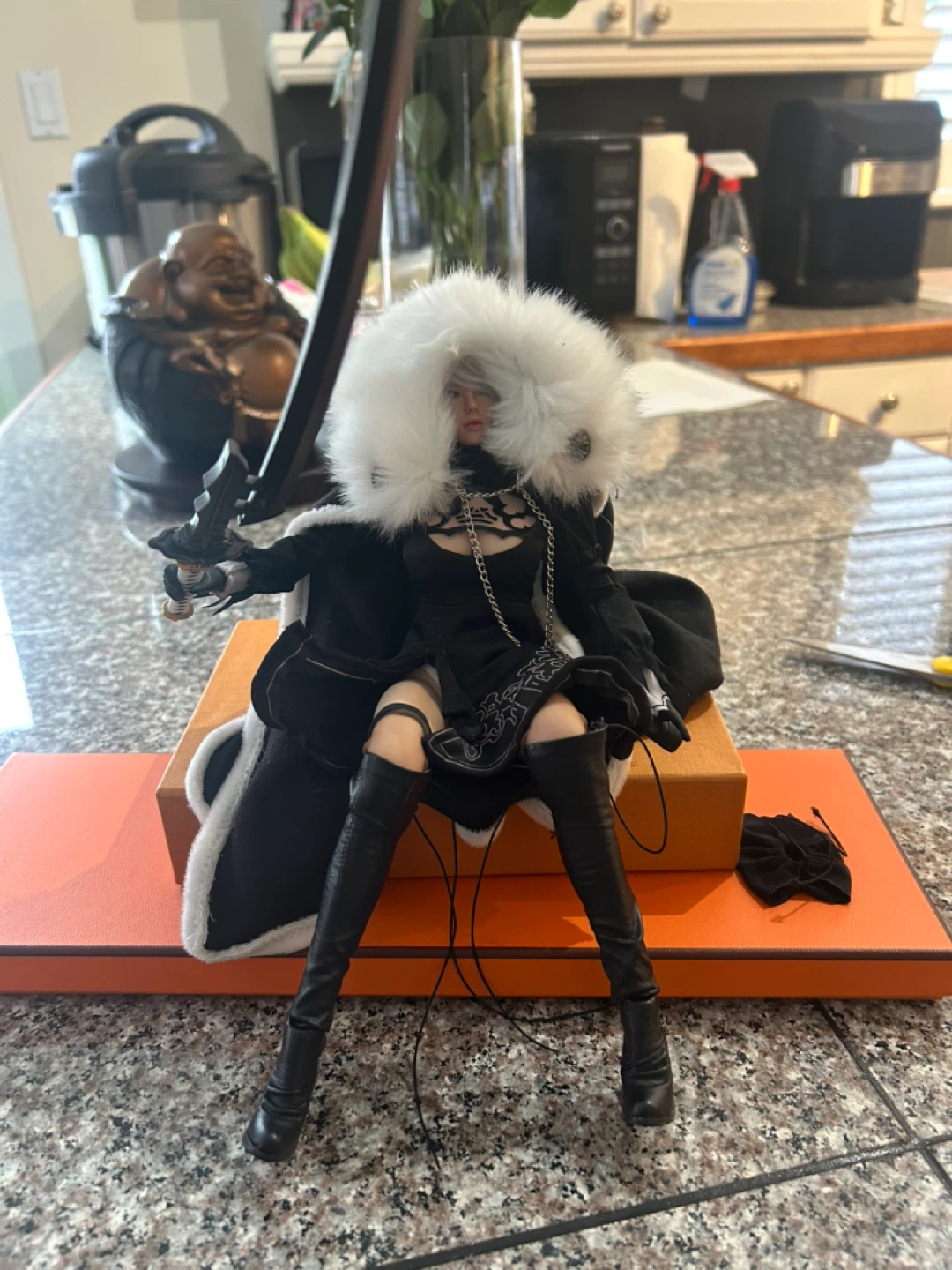 Nier Automata 2B Action Figure with Sword and Cape - photo 5
