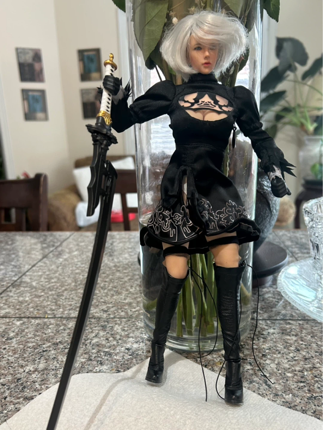 Nier Automata 2B Action Figure with Sword and Cape - photo 2