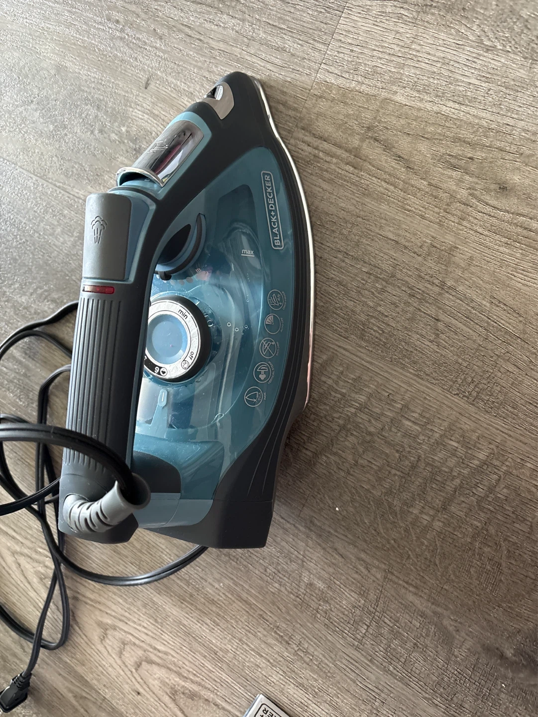 Black+Decker IMPACT Advanced Steam Iron IR3000C - photo 4