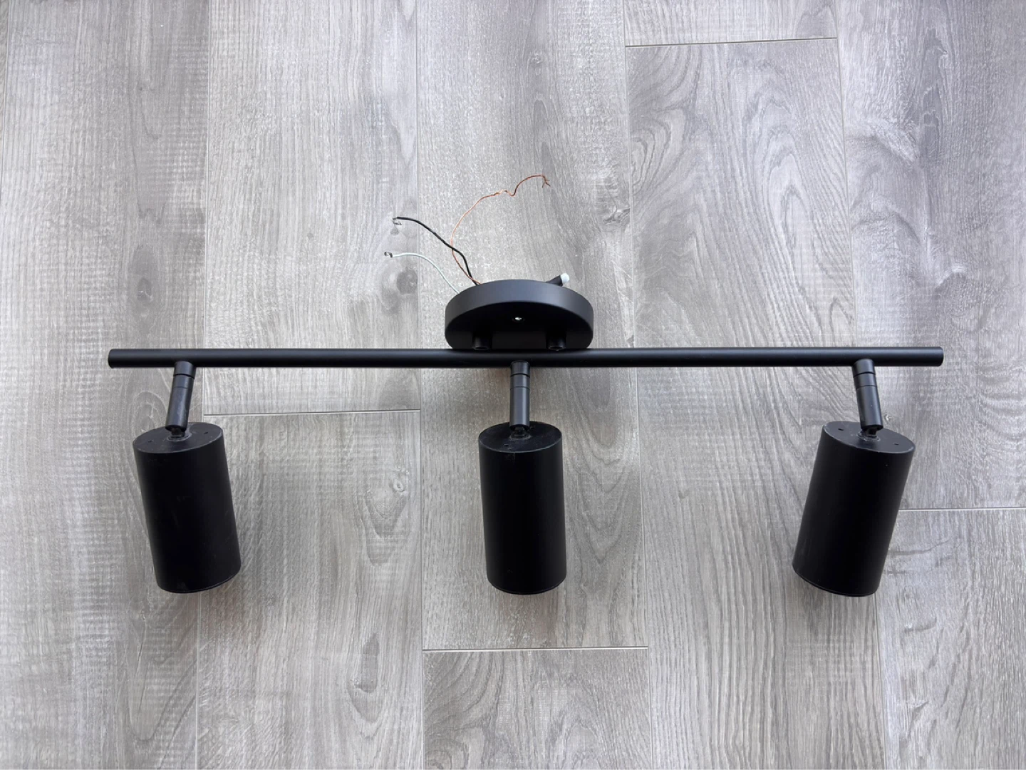 3-Light Track Ceiling Fixture – Excellent Condition - photo 2