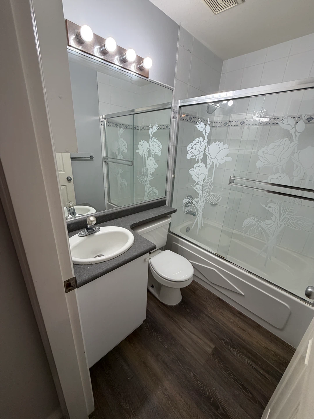 Aboveground, renovated 2 bedroom suite for rent - photo 5