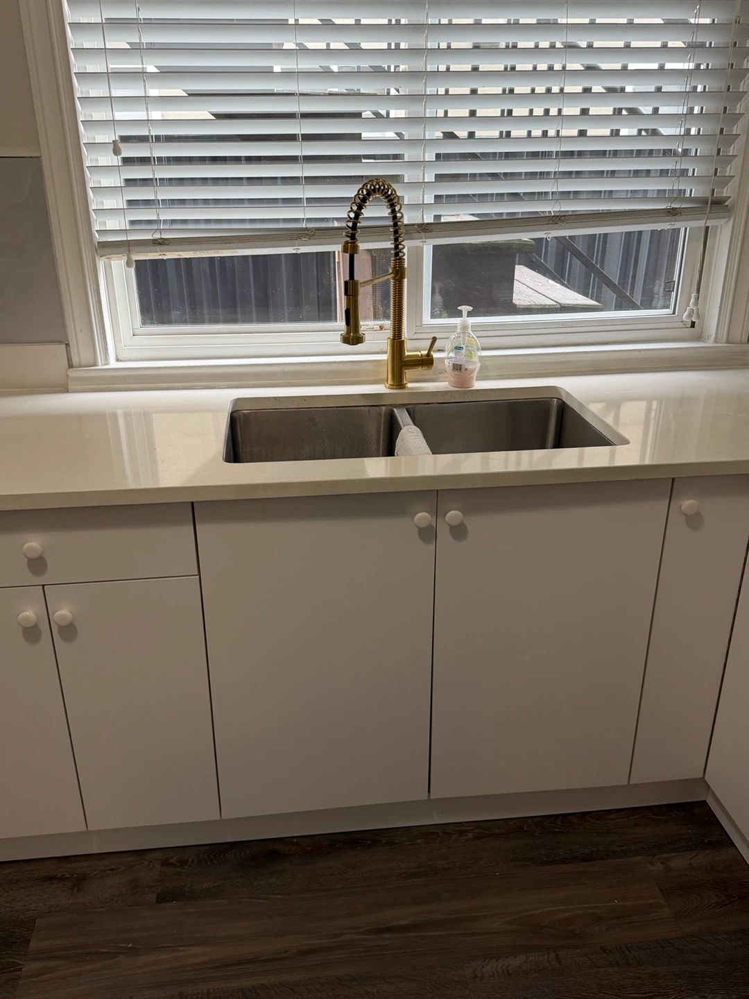 Aboveground, renovated 2 bedroom suite for rent - photo 4