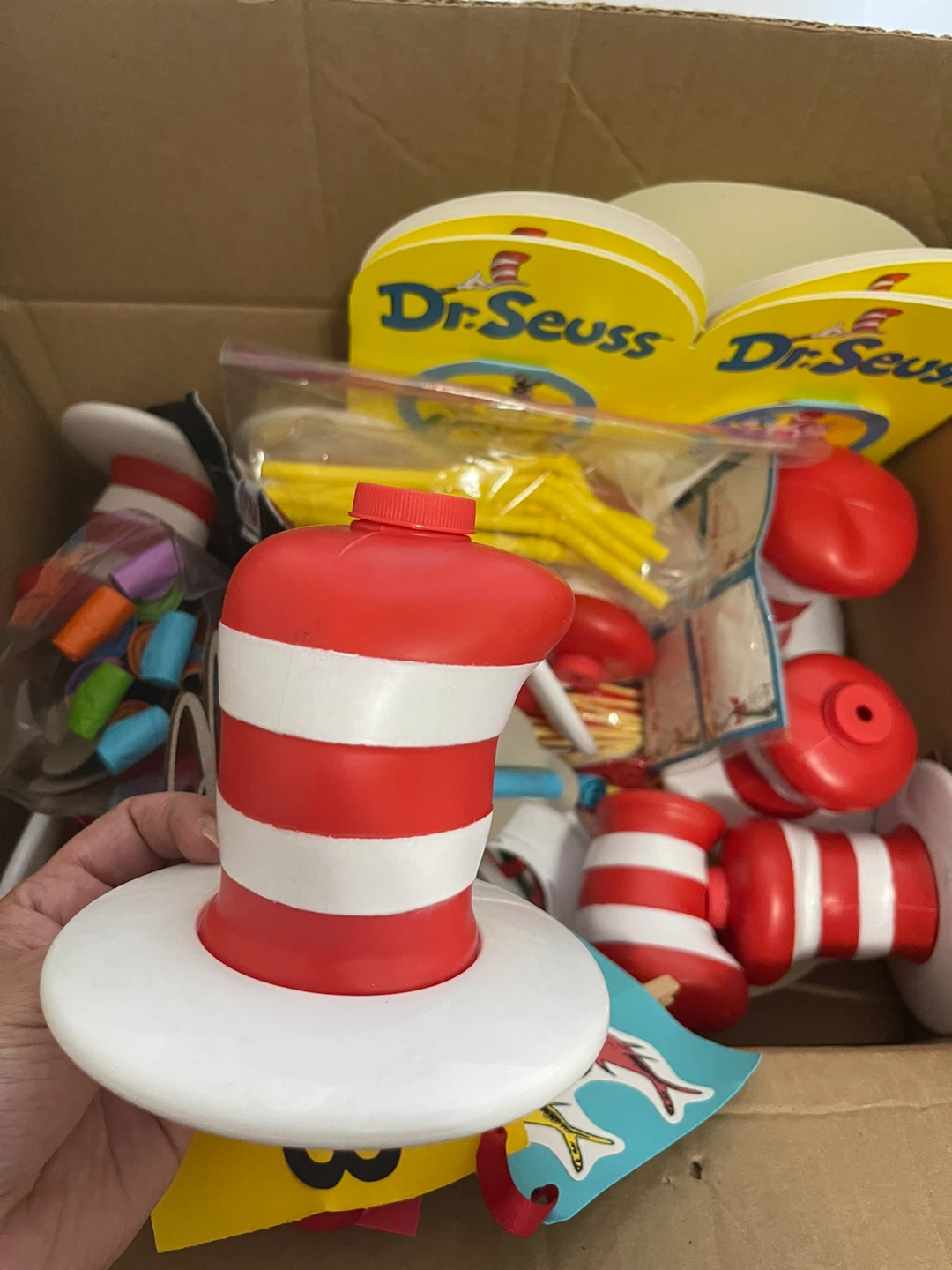 Dr. Seuss Cat in the Hat Party Supplies Lot - photo 2