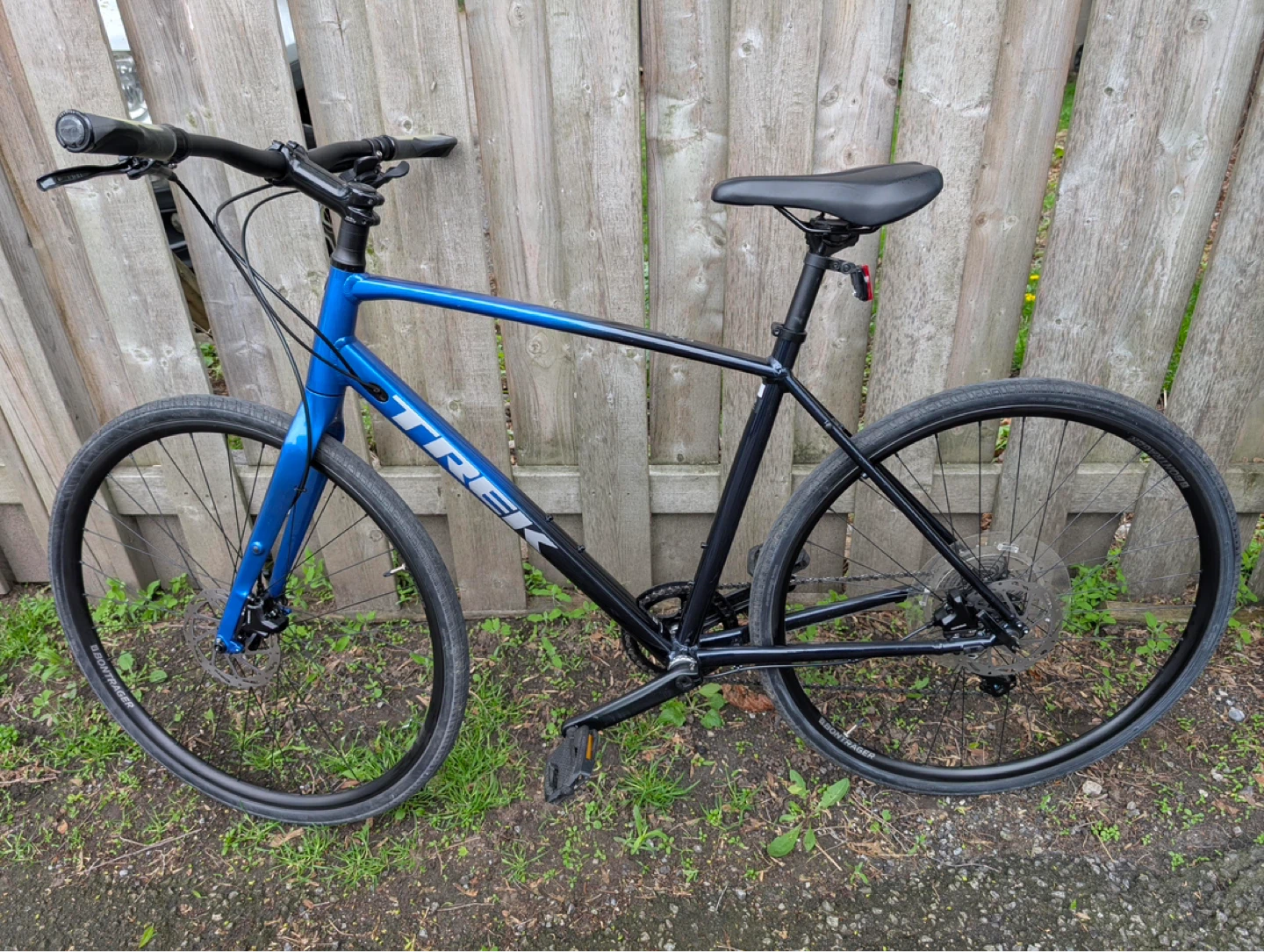 LIKE NEW - Trek FX 3 Carbon Fork Hybrid City Bicycle - Size L