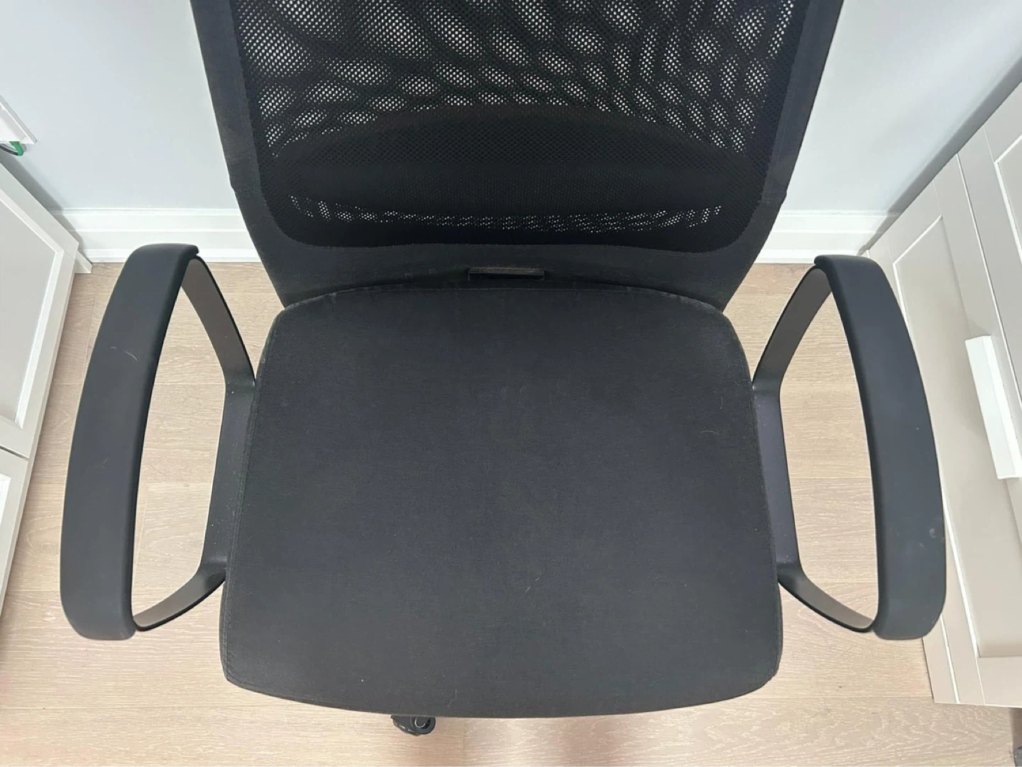 Black Mesh Office Chair - photo 2