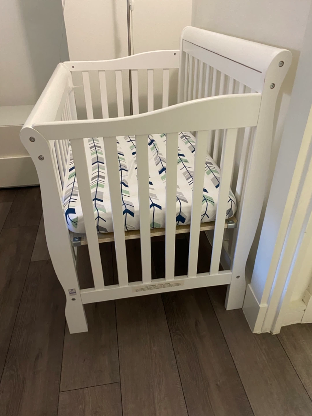 White Crib with Arrow Pattern Sheet - photo 2