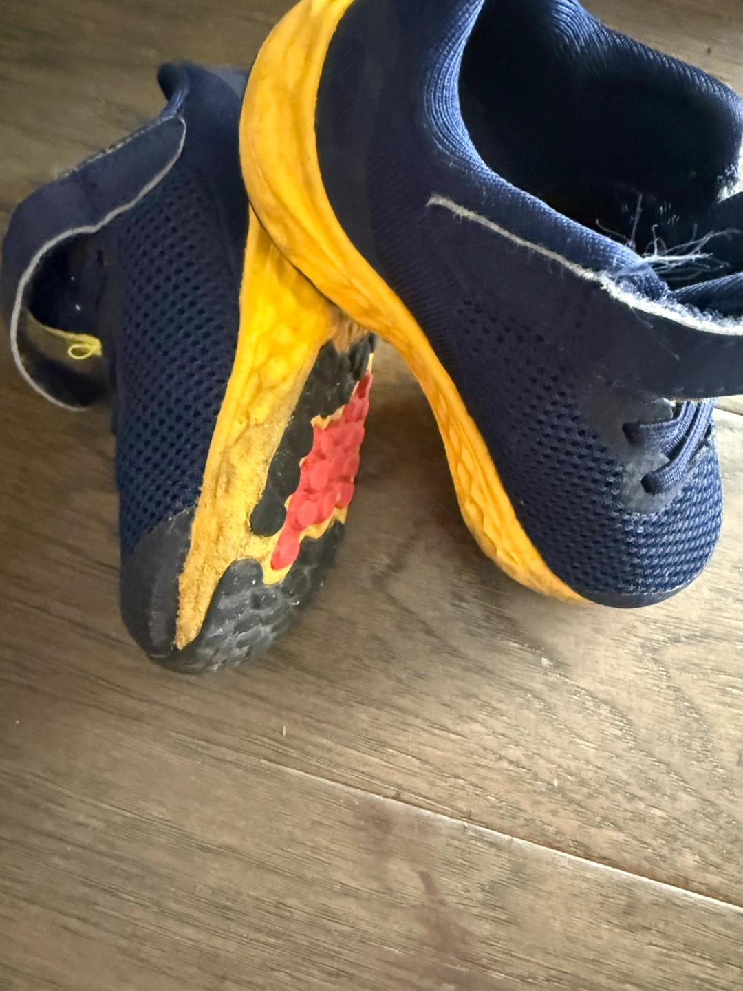 New Balance Kids Running Shoes Size 5.5 US Navy/Yellow - photo 2