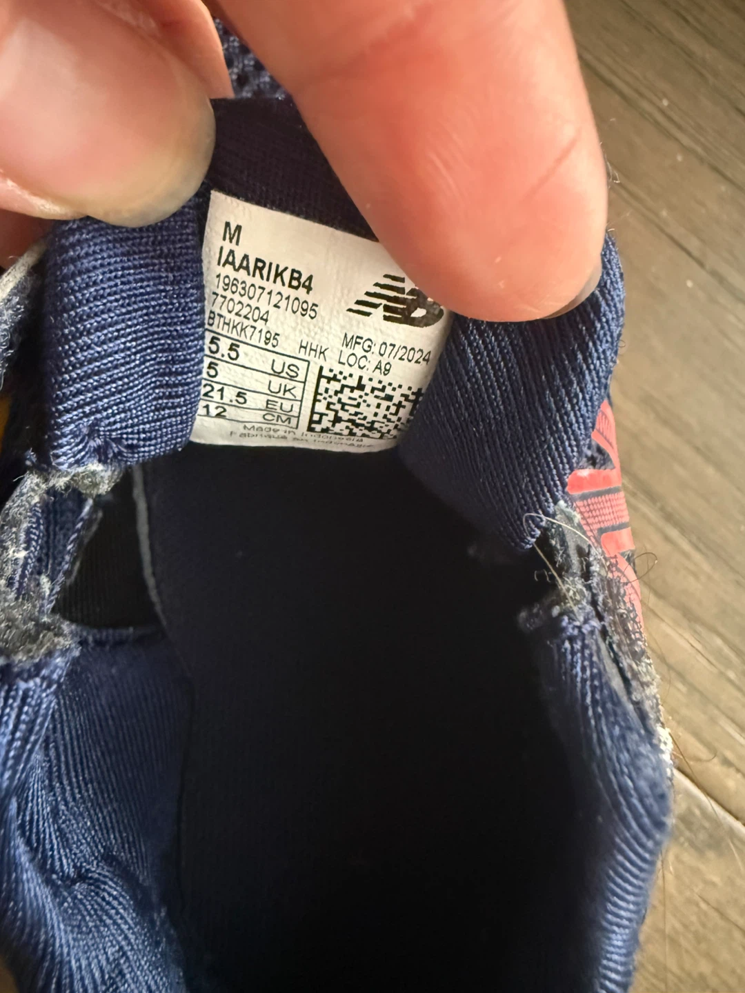 New Balance Kids Running Shoes Size 5.5 US Navy/Yellow - photo 3