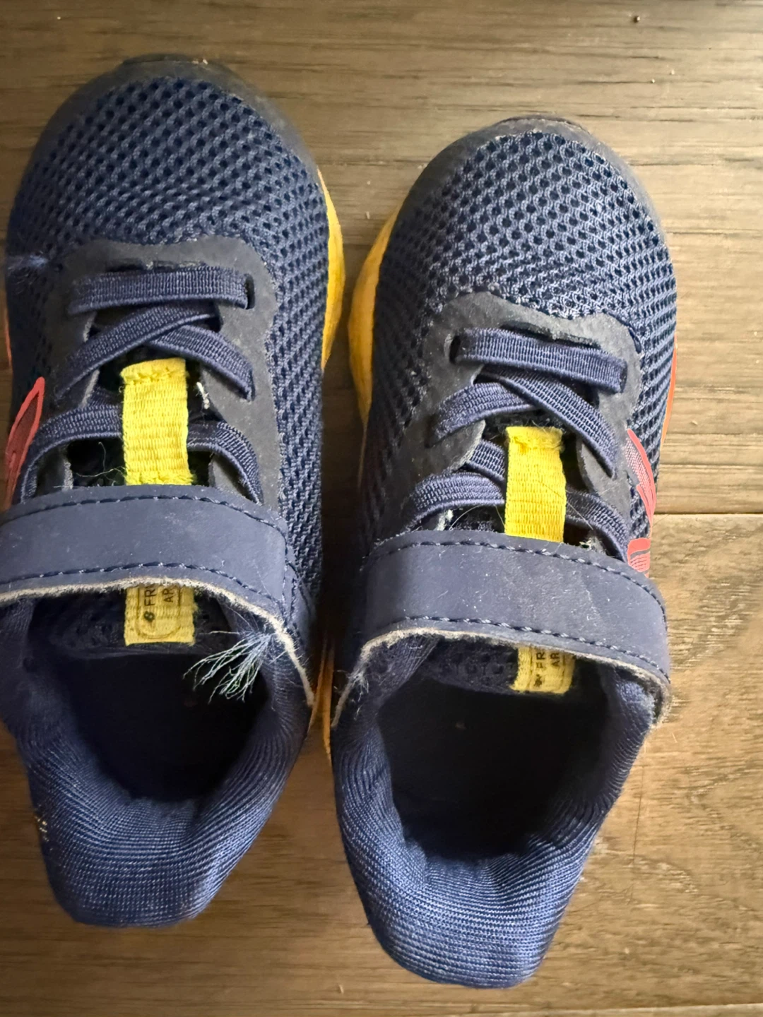 New Balance Kids Running Shoes Size 5.5 US Navy/Yellow