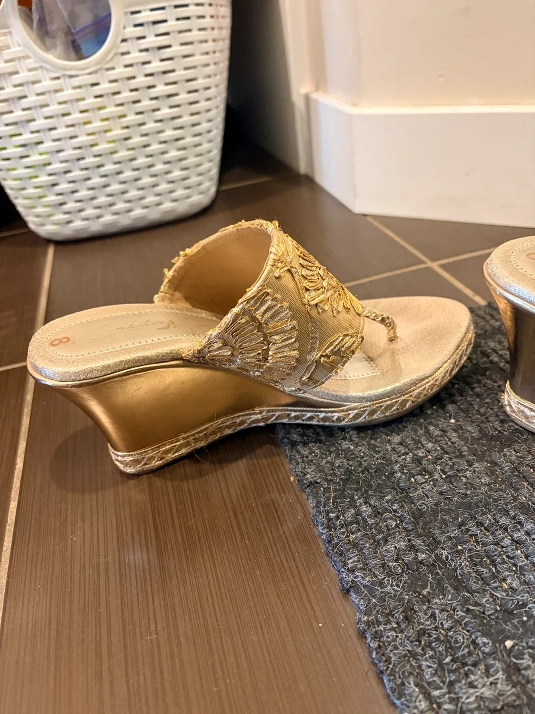 Adrianna Papell Women's Gold Heels Size 8M - photo 5