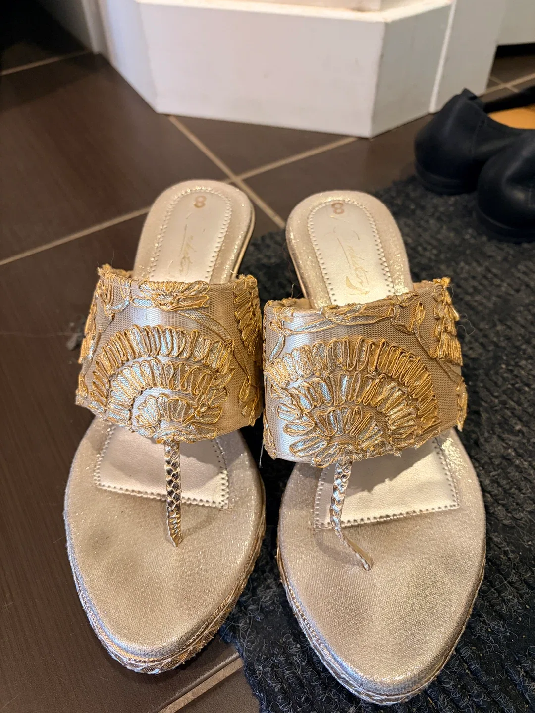 Adrianna Papell Women's Gold Heels Size 8M - photo 4