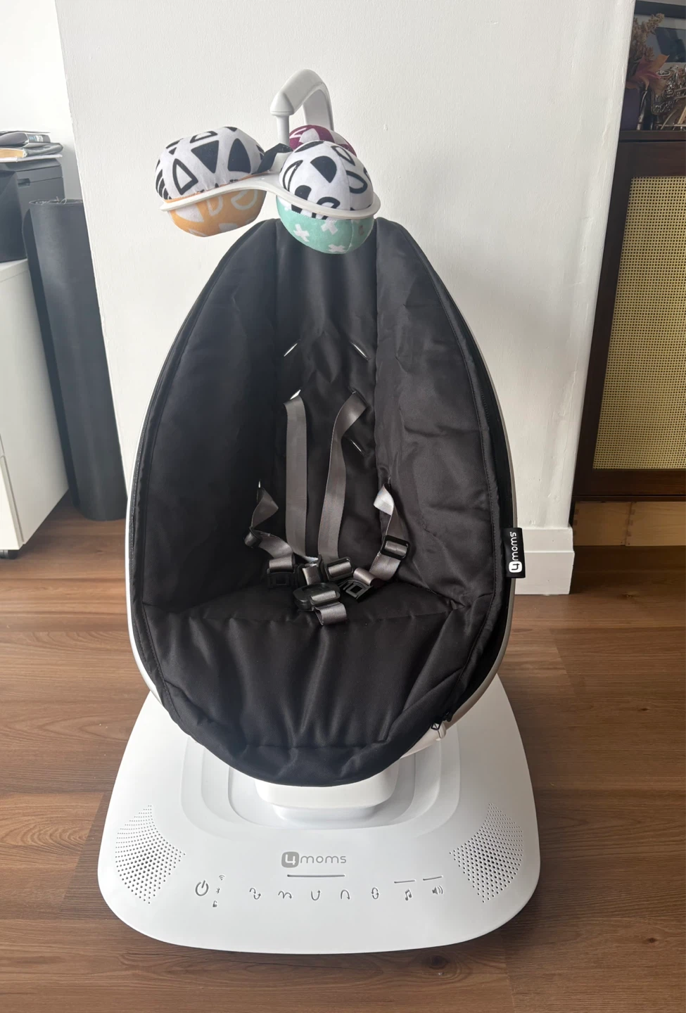 4moms MamaRoo Baby Swing, Barely Used, Excellent Condition
