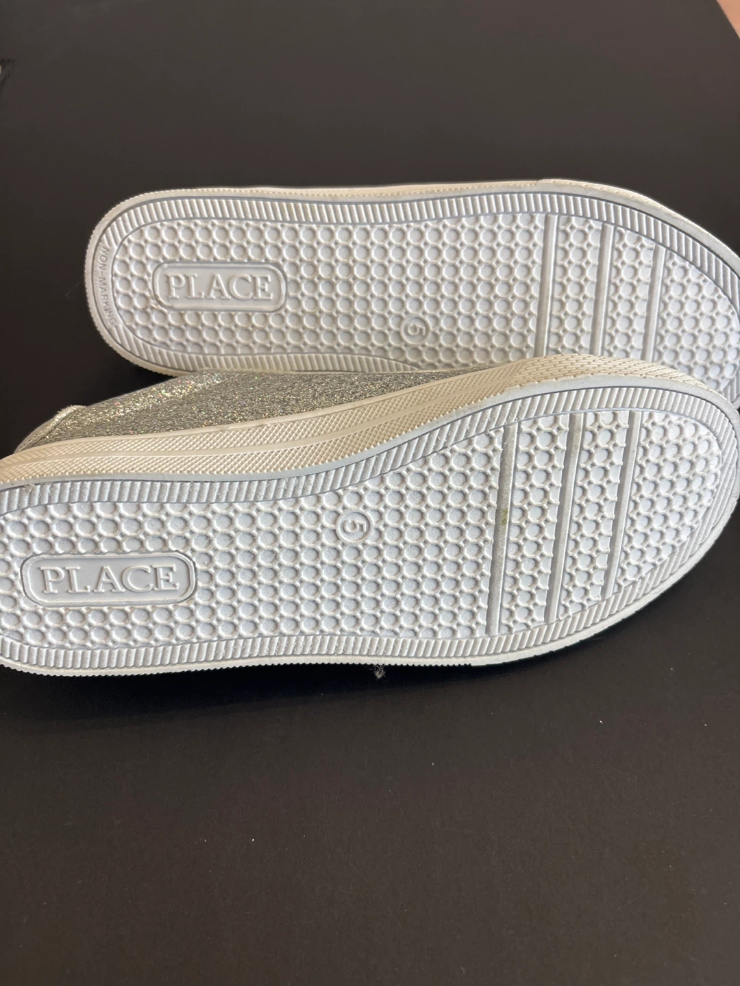 The Children's Place Silver Glitter Sneakers Size 5 - photo 3