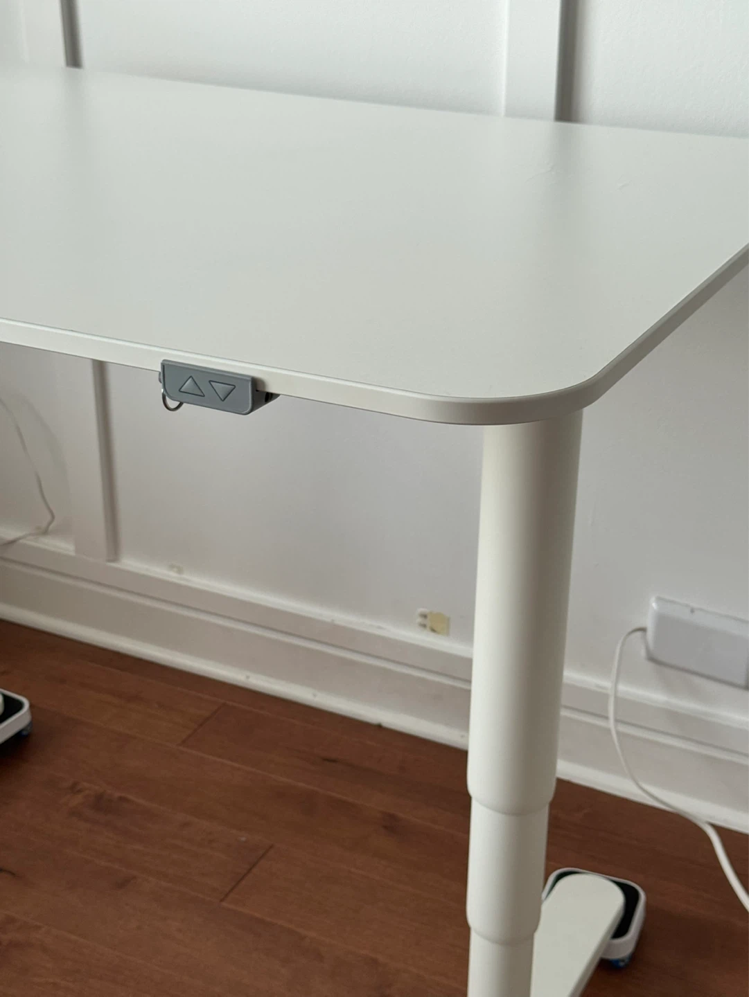IKEA BEKANT Desk sit/stand, white, 47 1/4x31 1/2" - photo 2