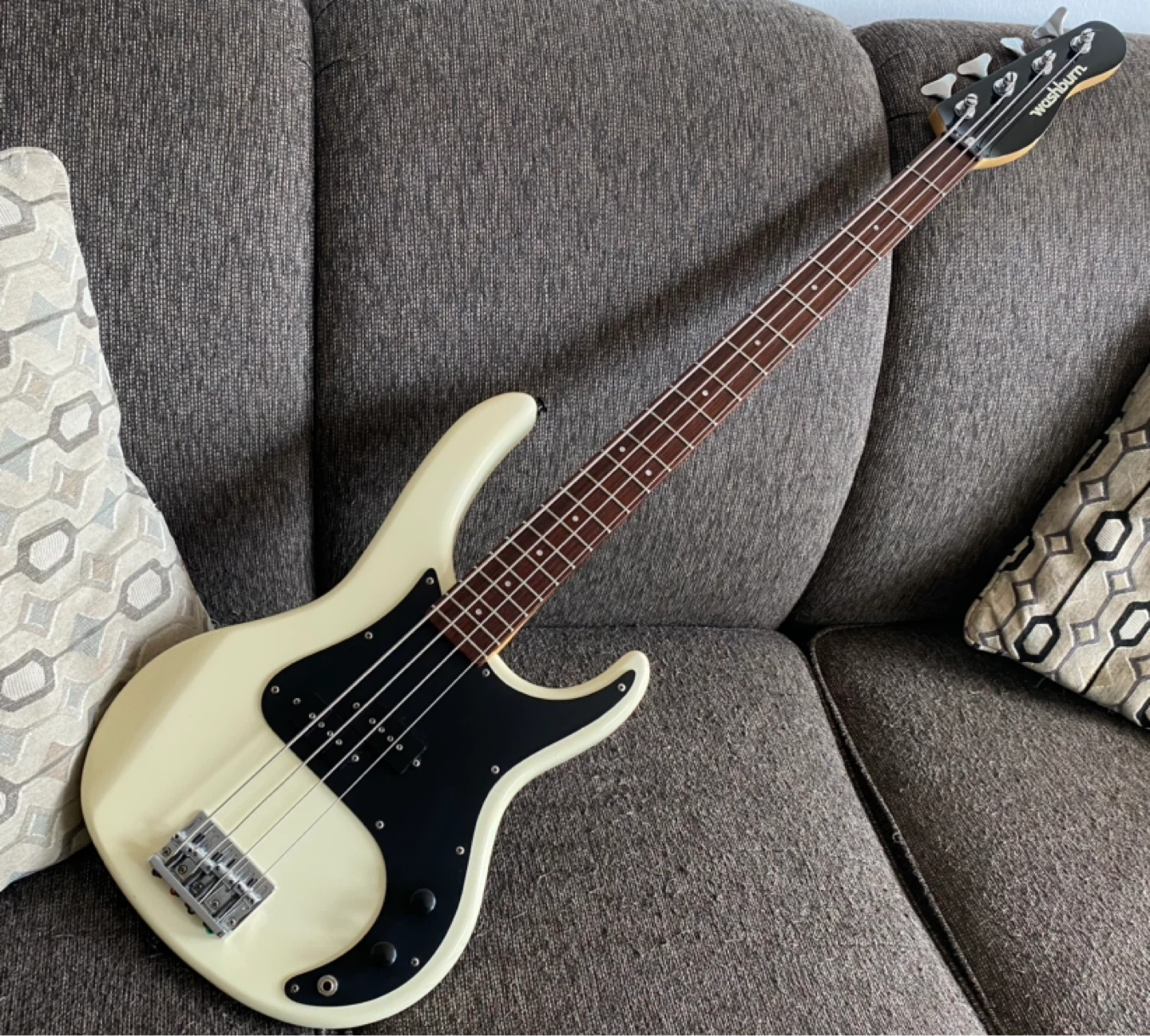 1985 Washburn Force 4 M.I.J in Vintage White