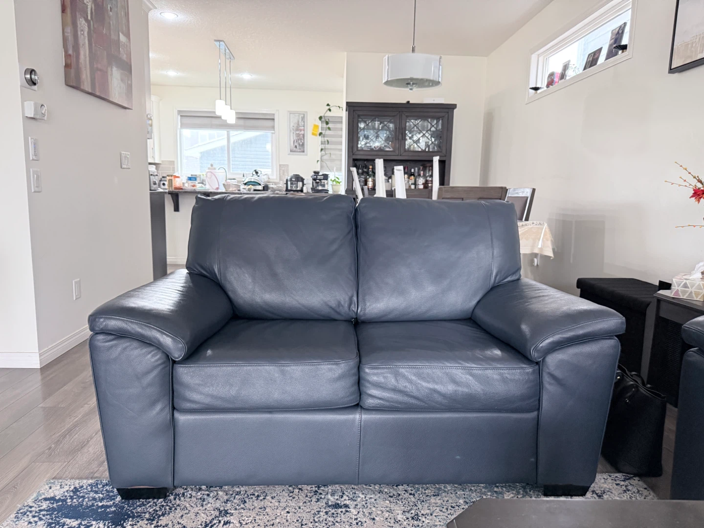 Genuine Leather Sofa & Loveseat Set – Excellent Condition 🛋️✨ - photo 2