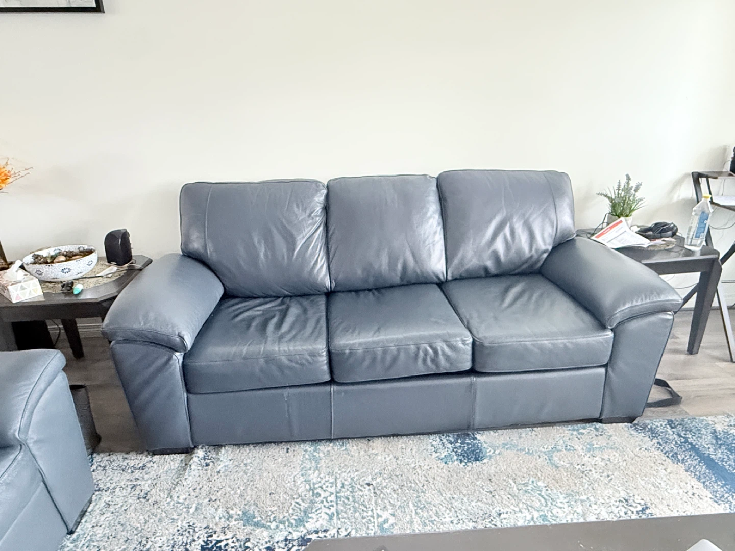 Genuine Leather Sofa & Loveseat Set – Excellent Condition 🛋️✨ - photo 5