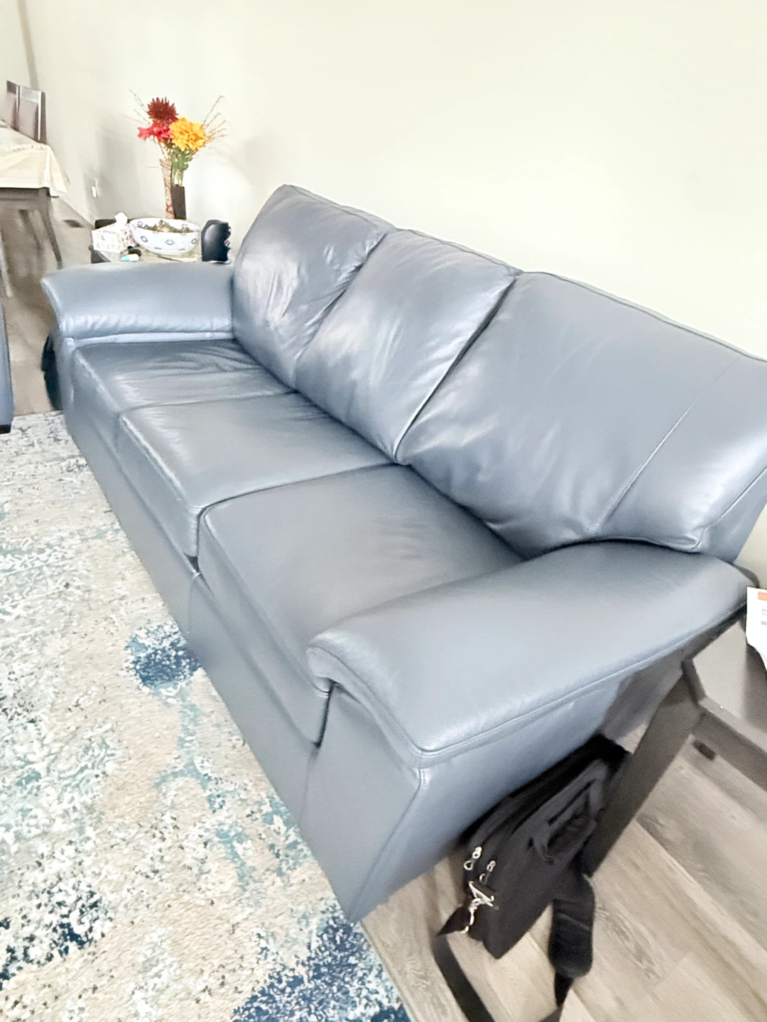 Genuine Leather Sofa & Loveseat Set – Excellent Condition 🛋️✨ - photo 4