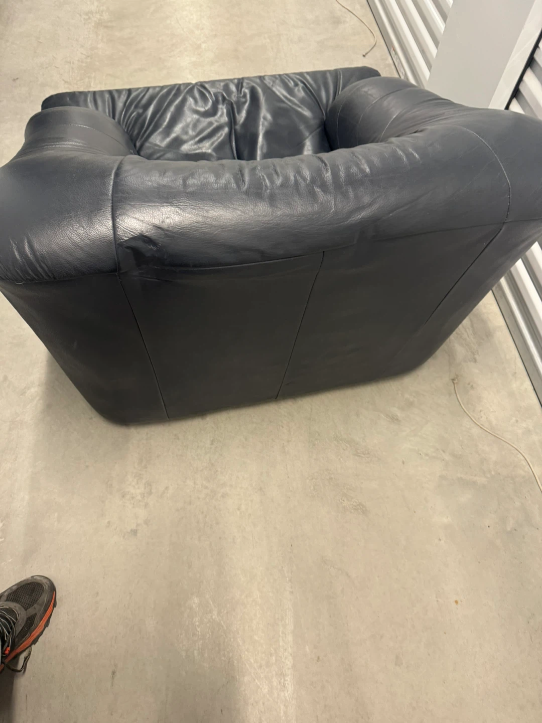 Dark Blue Leather 3 seater Sofa+ 4 chairs - photo 5