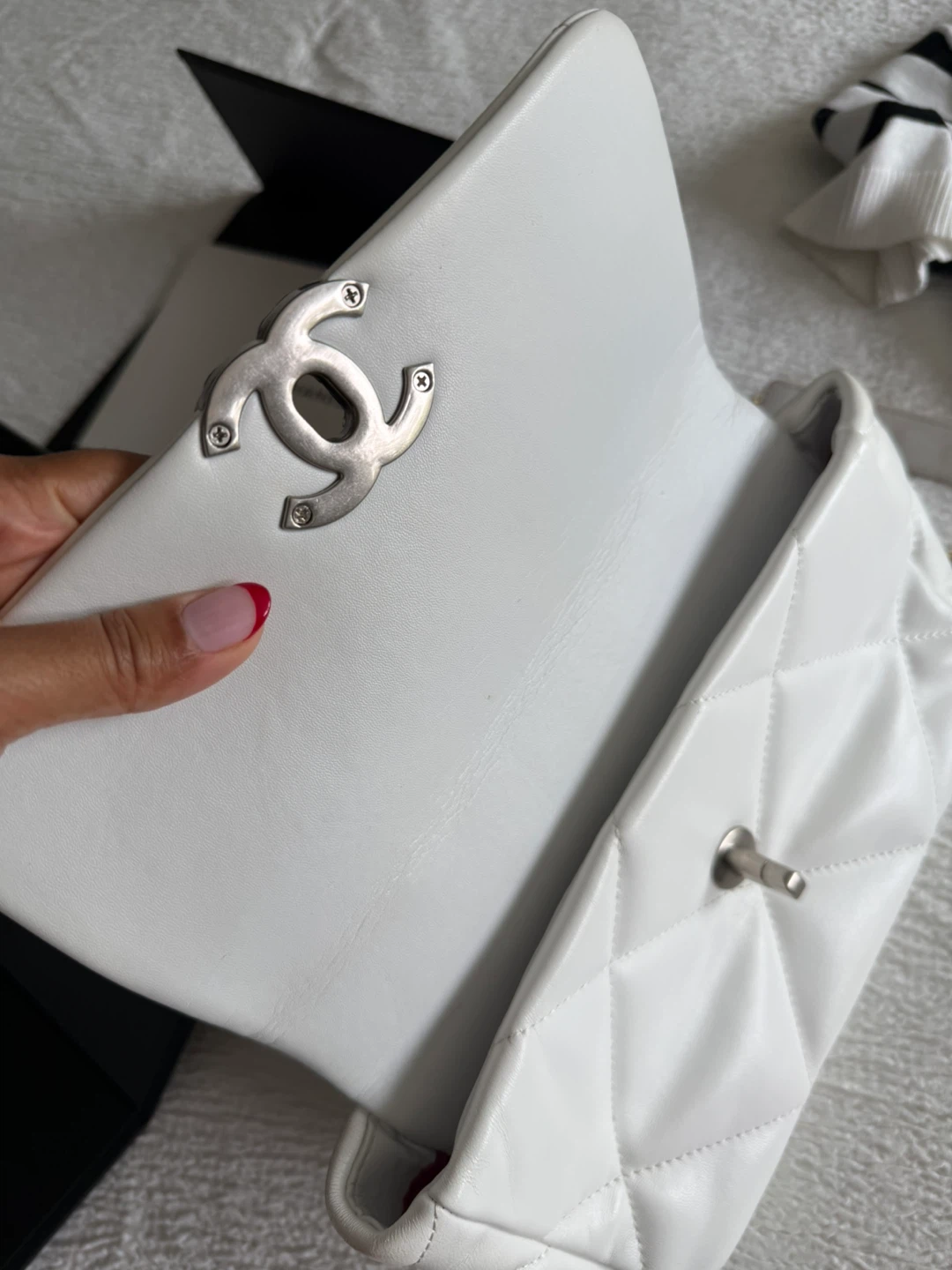 Chanel 19 Bag White Leather - photo 2