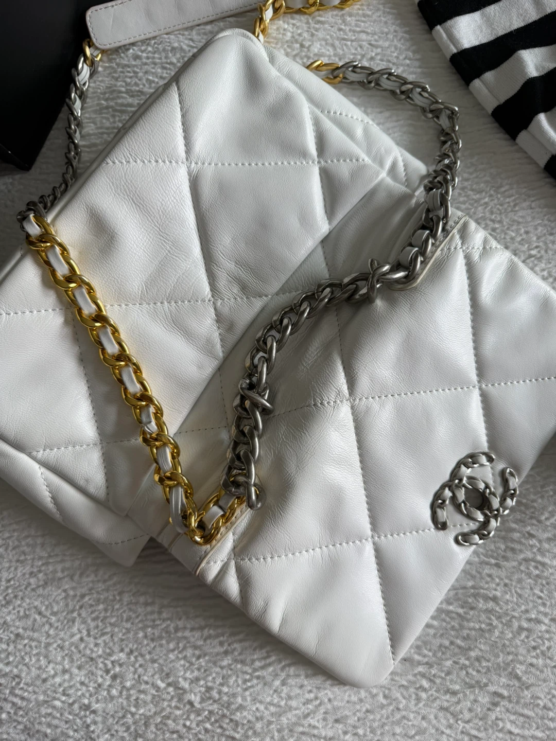 Chanel 19 Bag White Leather - photo 4
