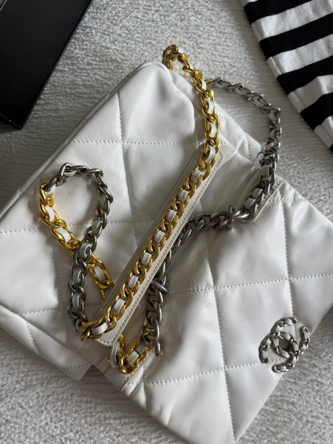 Chanel 19 Bag White Leather - photo 5