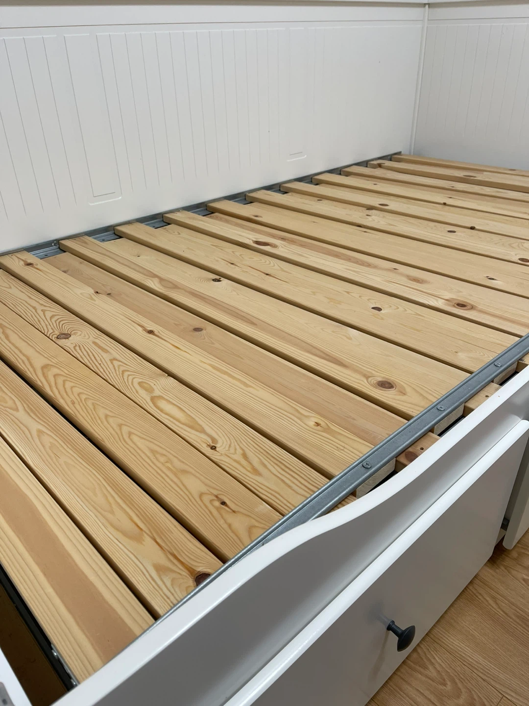 White Daybed with 3 Drawers - photo 3