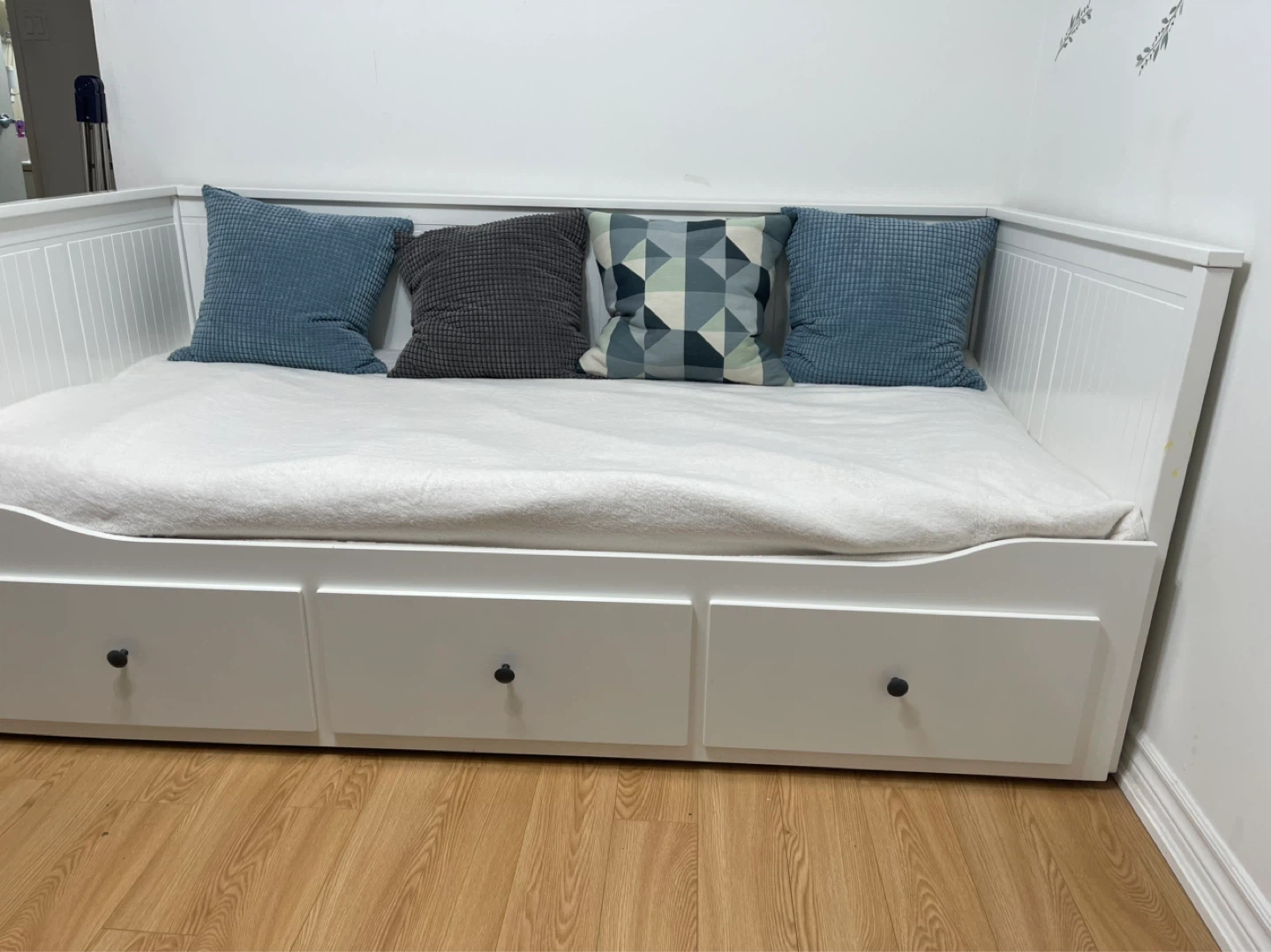 White Daybed with 3 Drawers - photo 4