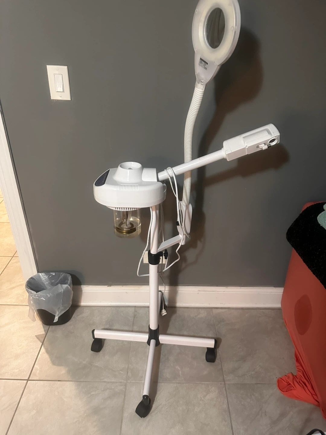 Facial Steamer with Magnifying Lamp