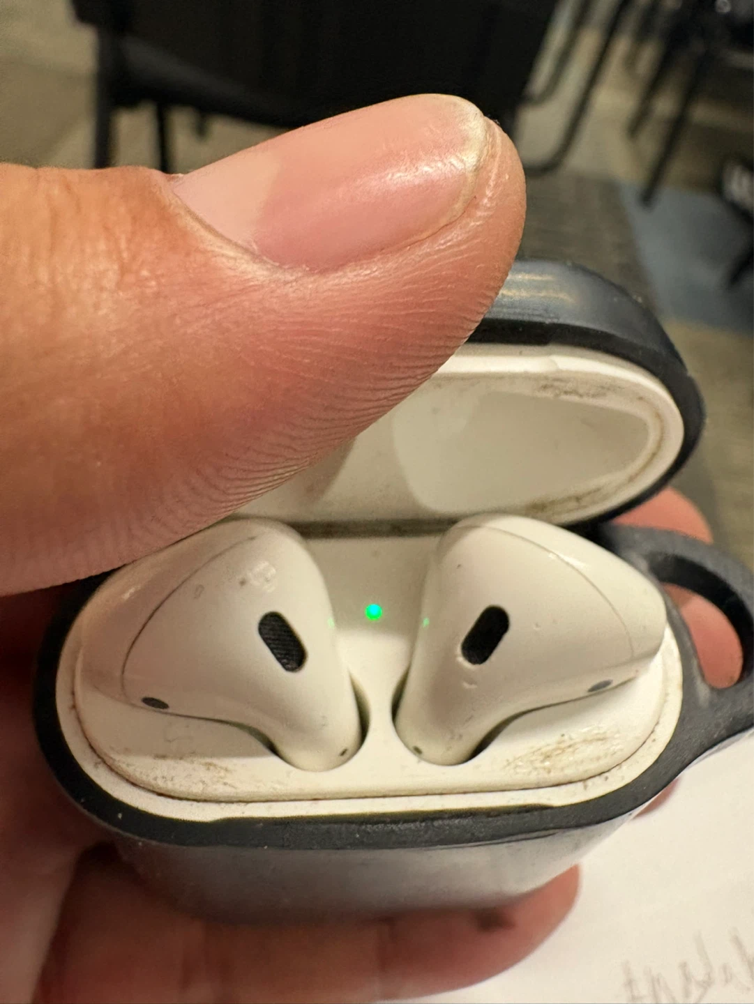 Apple AirPods Pro (1st Gen) with Charging  Case