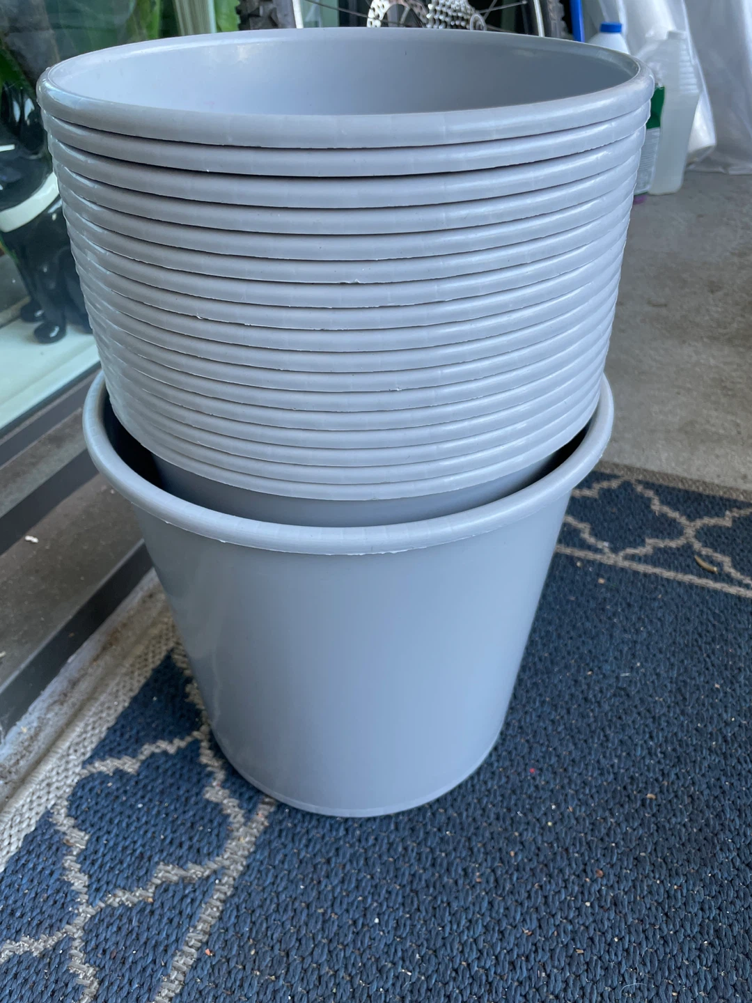 Set of 18 Grey Plastic Plant Pots - photo 2