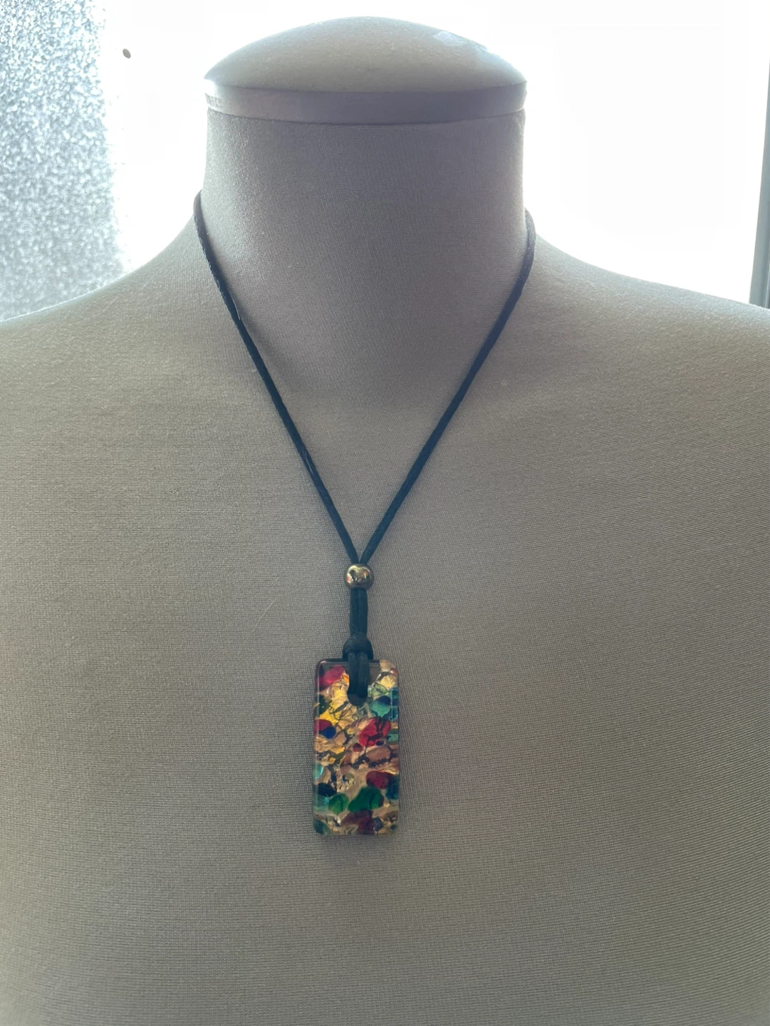 Glass pendant necklace