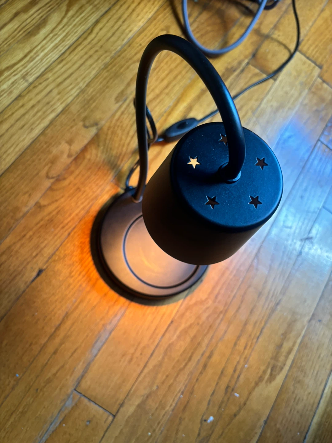 Black Metal Star Accent Table Lamp