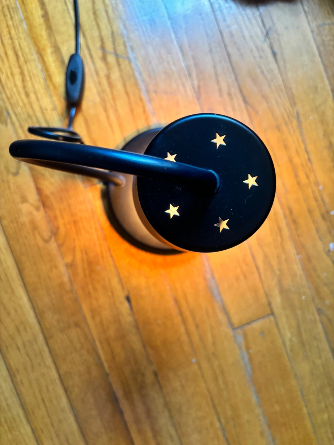 Black Metal Star Accent Table Lamp - photo 4