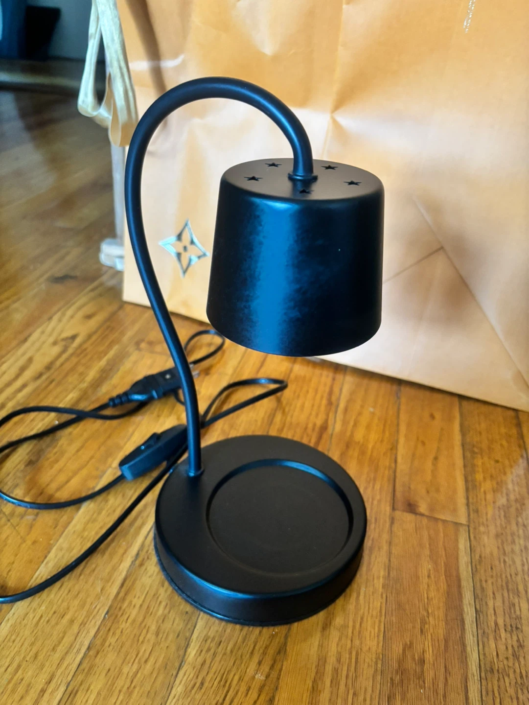 Black Metal Star Accent Table Lamp - photo 5