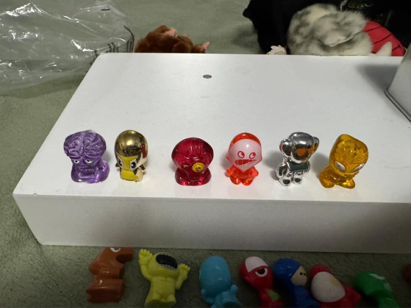 Gogo's Crazy Bones Advance Special Edition Tin with Figures - photo 2