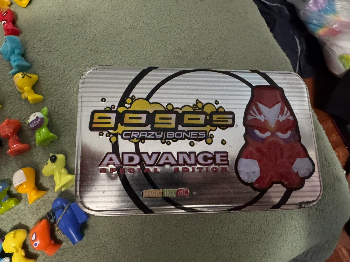 Gogo's Crazy Bones Advance Special Edition Tin with Figures - photo 3