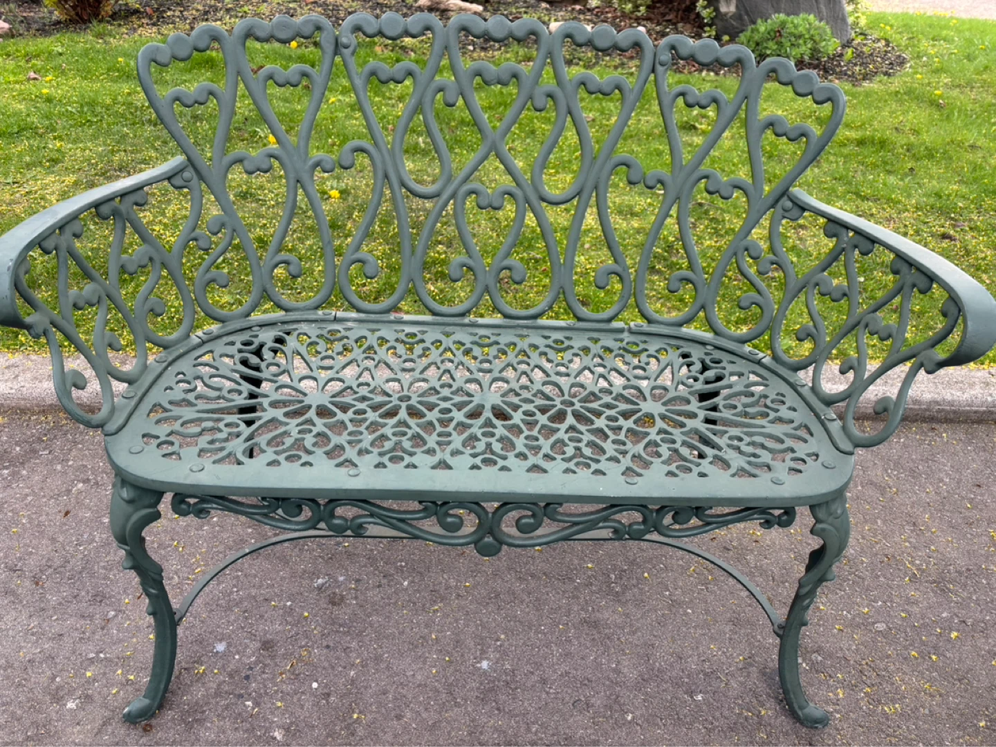 Cast aluminum Victorian style garden bench - photo 3
