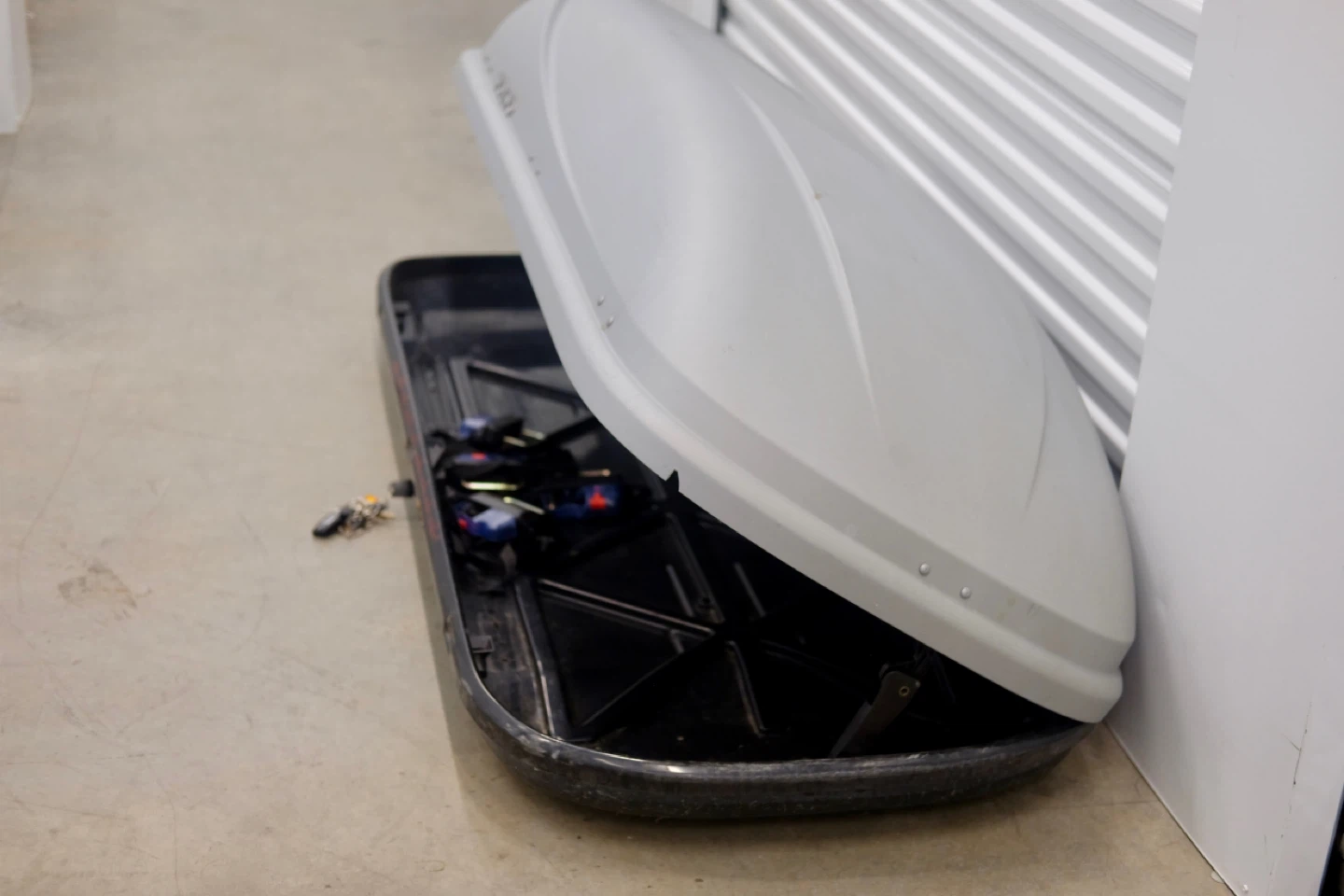 Thule Volvo Roof Cargo Box - photo 2