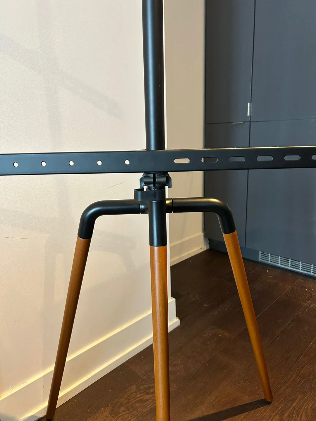 TV Easel Stand - photo 4