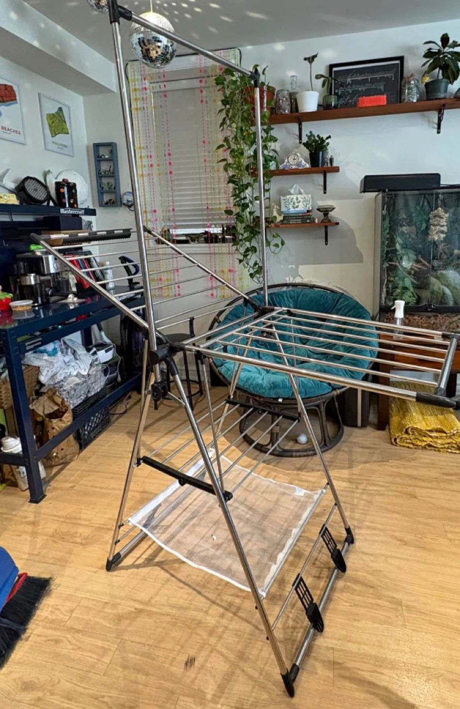 FOLDABLE CLOTHES DRYING RACK with top hanging bar