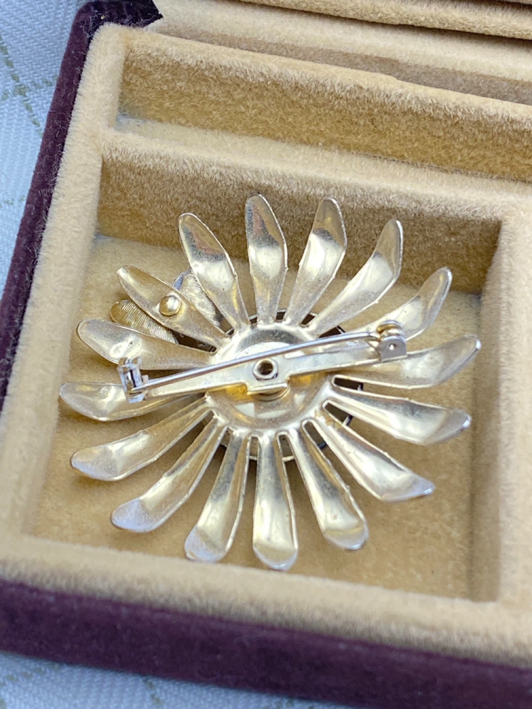 Vintage Daisy and Butterfly Brooch - photo 2