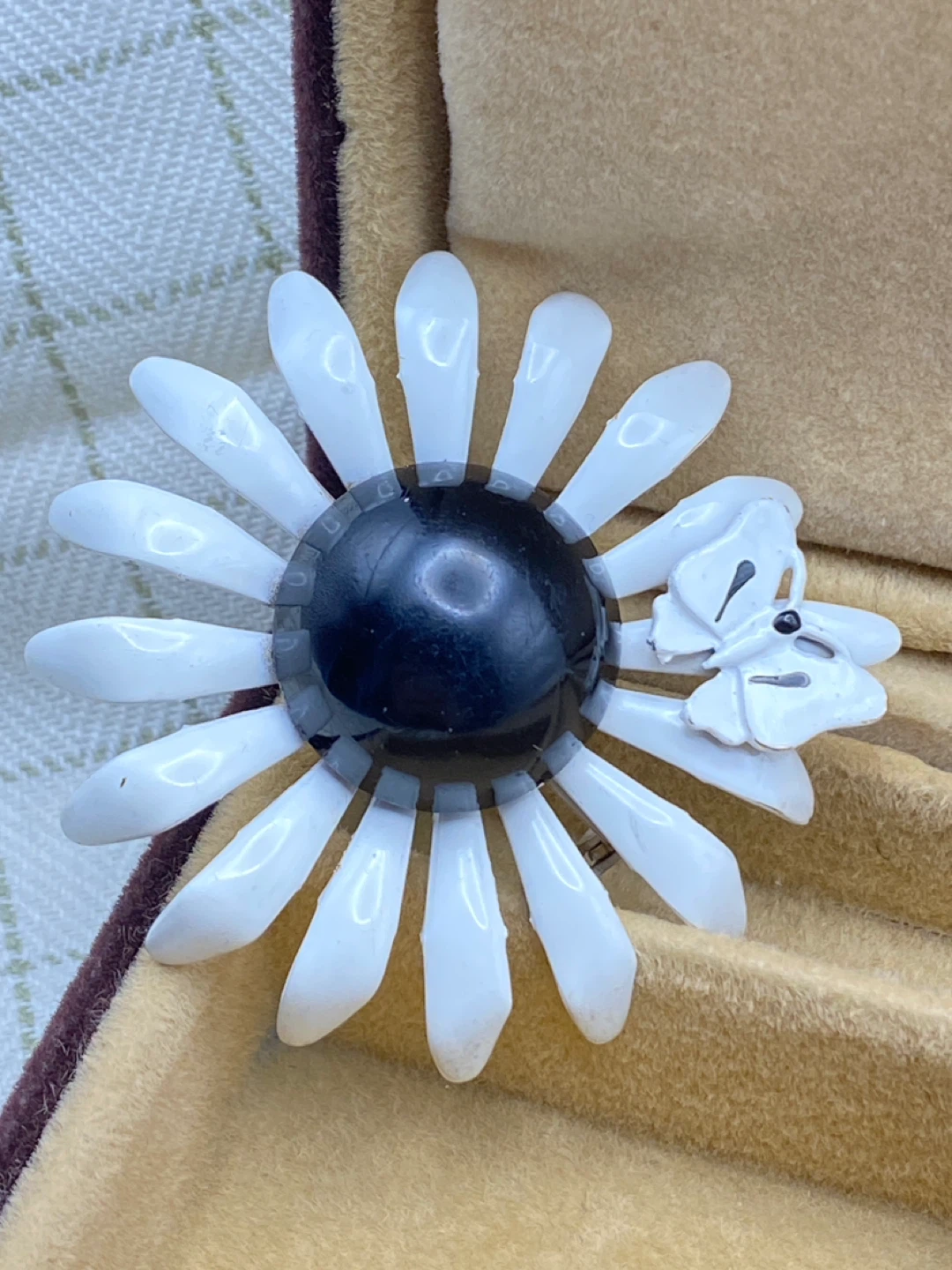 Vintage Daisy and Butterfly Brooch - photo 3