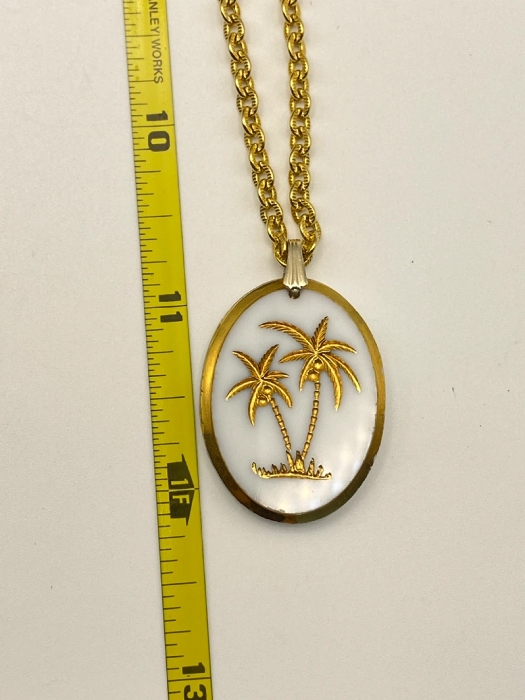 Vintage Gold Tone Palm Tree Oval Pendant Necklace - photo 4