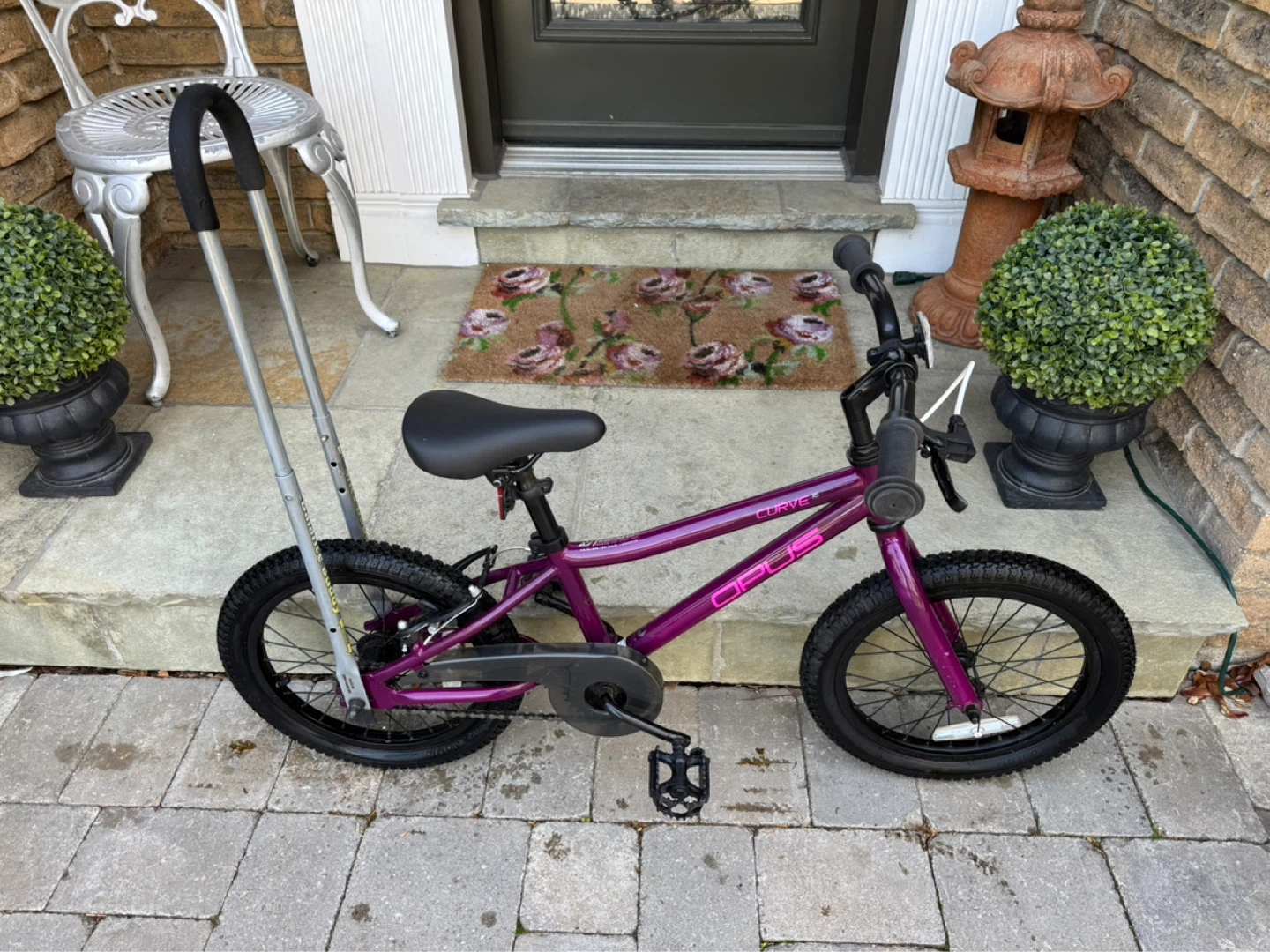 Opus curve with 16 inch wheels,  for kids aged 2-8 years old.
