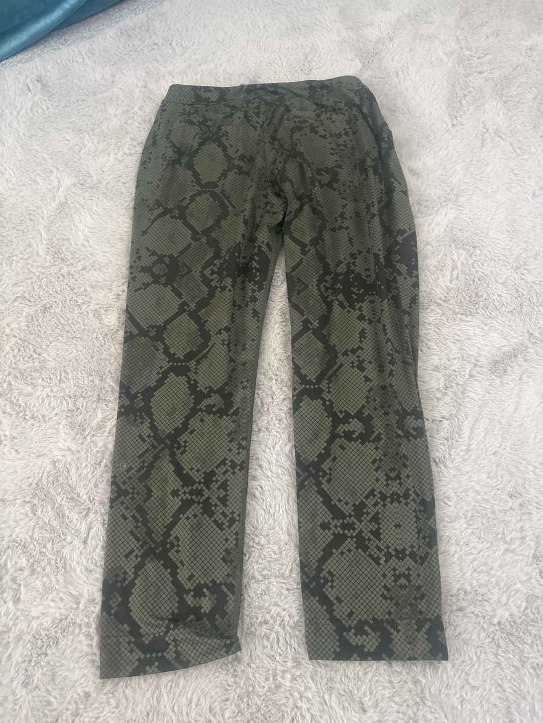 Lululemon size 12 Green Snake Print Leggings