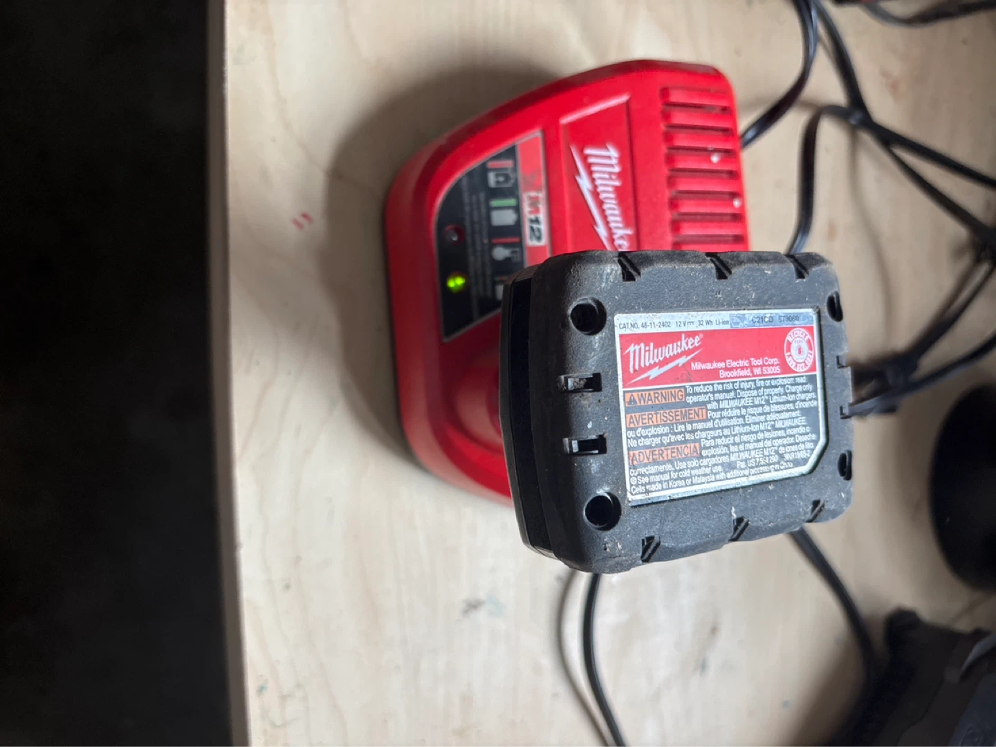 Milwaukee M12 Battery Charger - photo 3