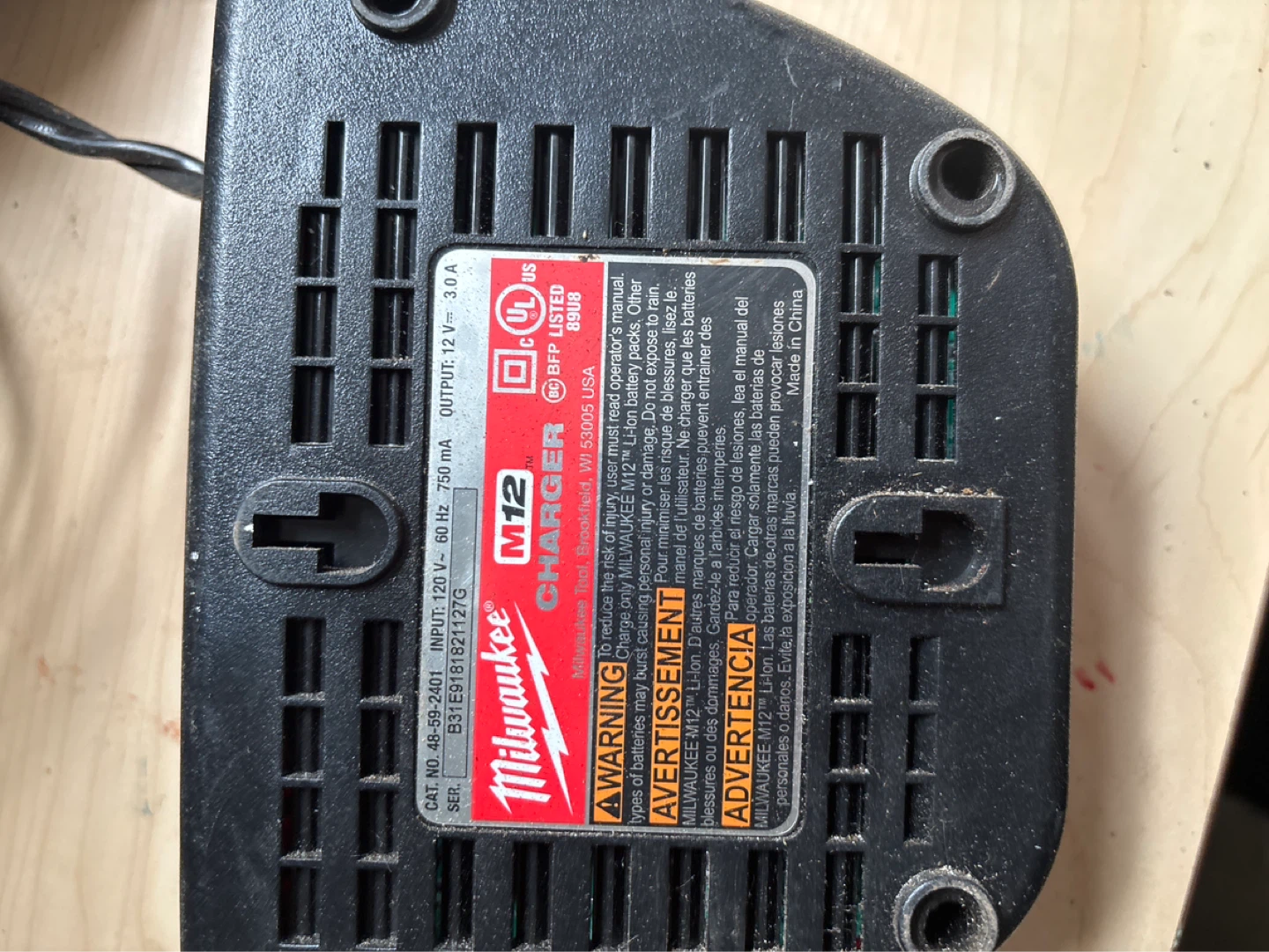 Milwaukee M12 Battery Charger - photo 2
